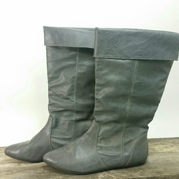 9 Gray SODA Flat Boots Like New Fall Style - Picture 2 of 5